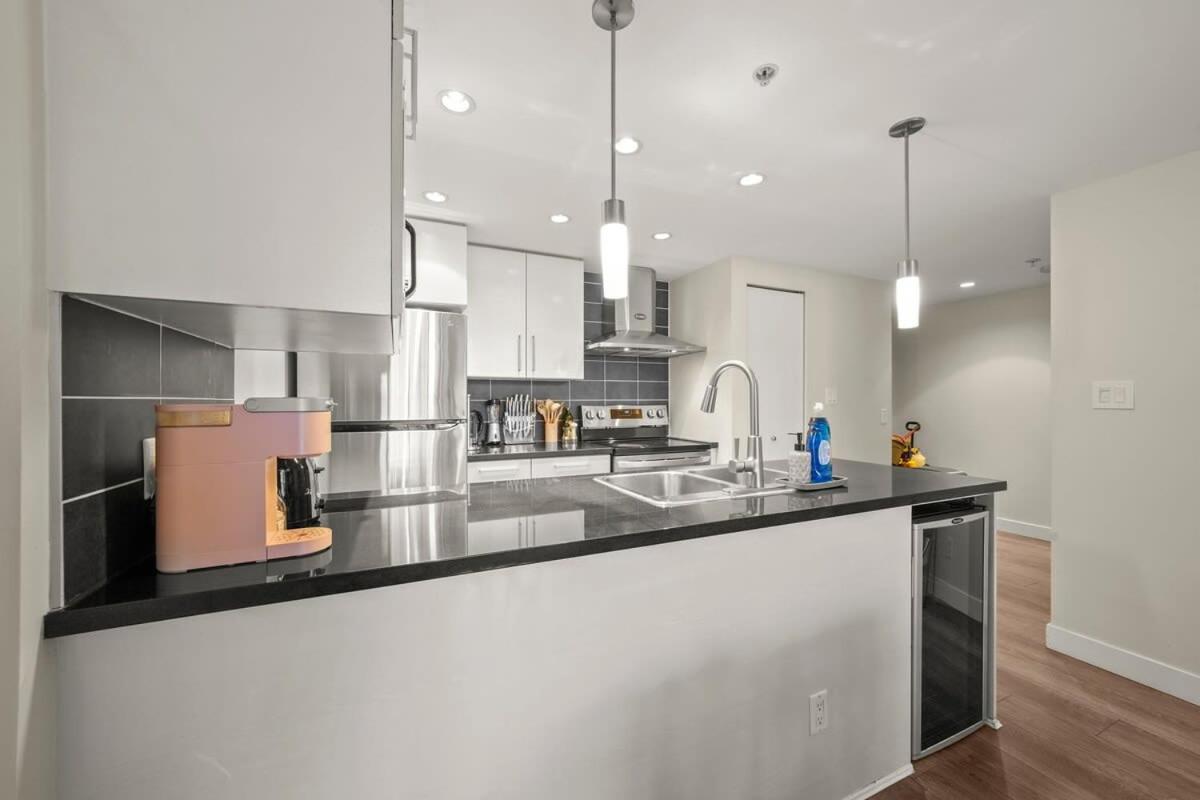 וונקובר Dazzling Condo By Stadium Downtown With Free Parking מראה חיצוני תמונה