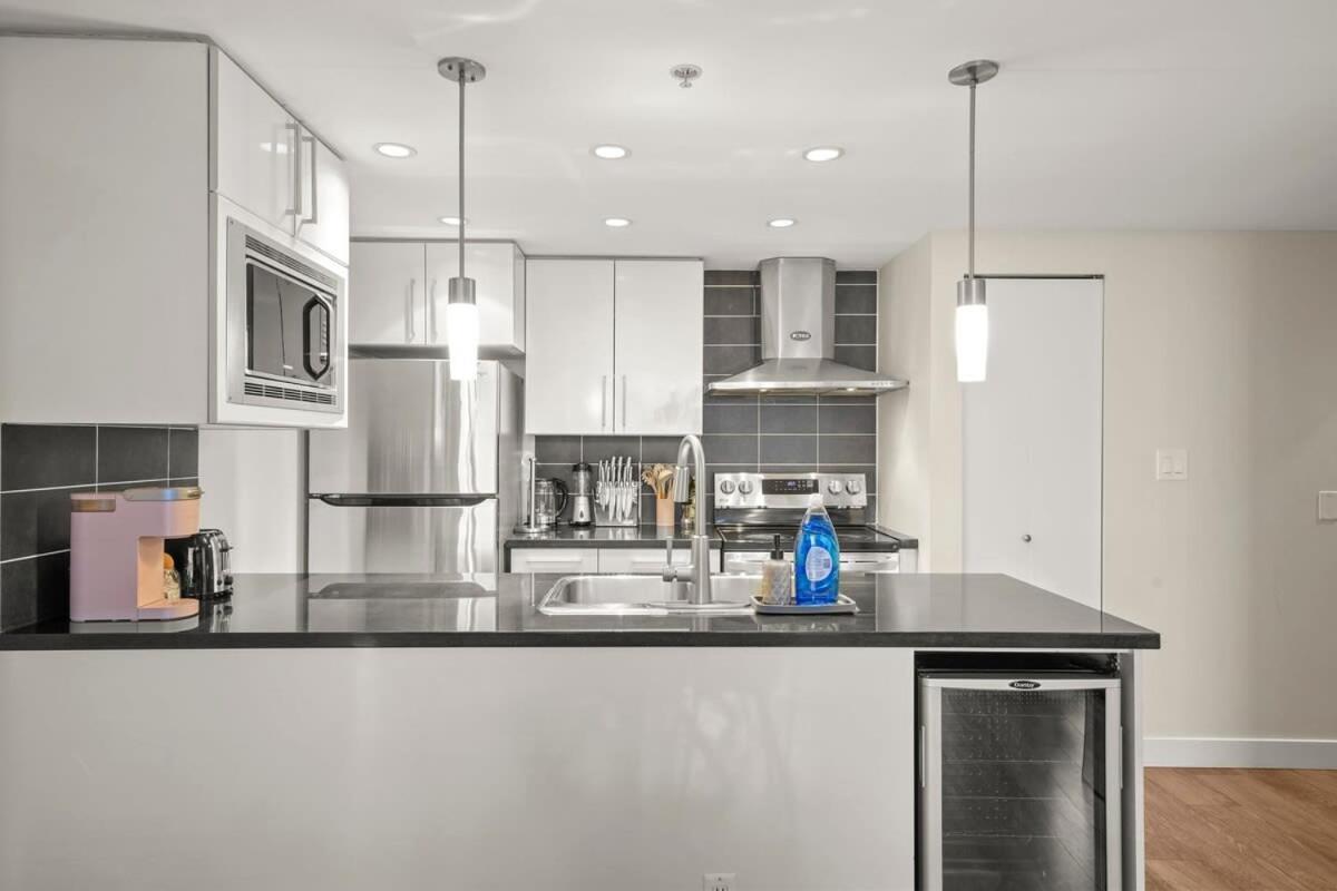 וונקובר Dazzling Condo By Stadium Downtown With Free Parking מראה חיצוני תמונה