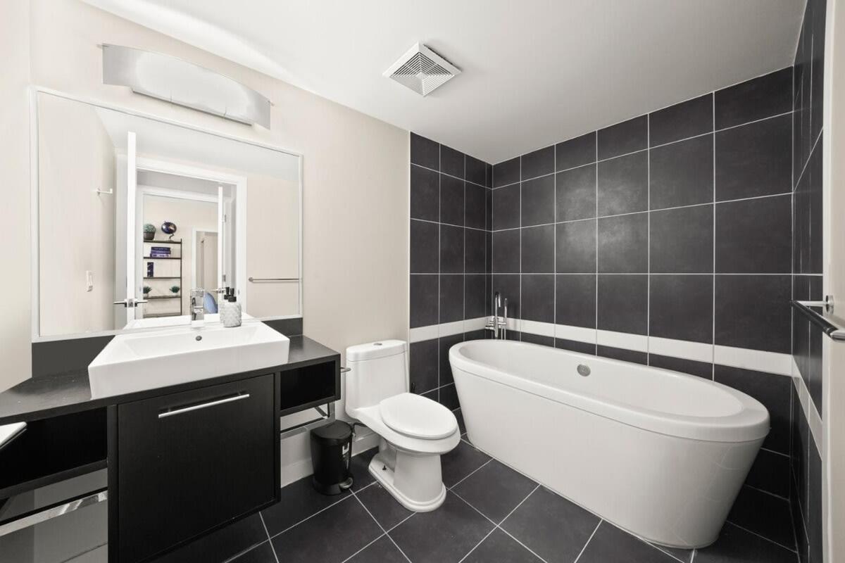 וונקובר Dazzling Condo By Stadium Downtown With Free Parking מראה חיצוני תמונה